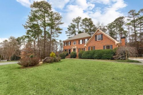 2400 Meadow Grove Way, Lilburn, GA 30047-5786