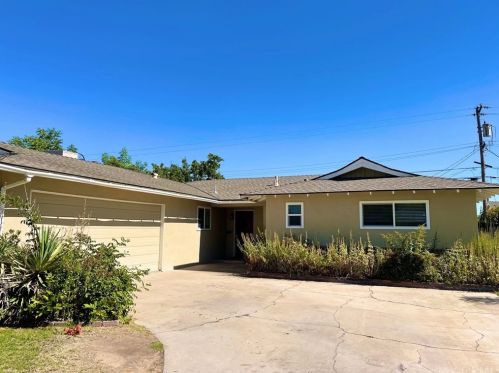 3516 Saginaw Way, Fresno, CA 93726-7425