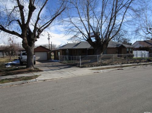 647 Maple St, Clearfield, UT 84015-4033
