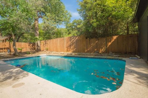 1018 Brookhollow Dr, Irving TX  75061-5514 exterior