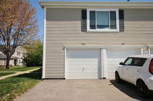 1457 Quaker Ln, Wheeling IL  60070-1917 exterior
