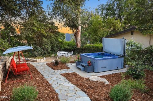 2512 Rockdell St, Glendale CA 91214-2221 exterior