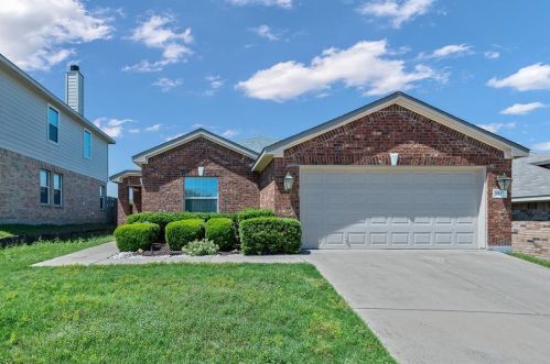 3917 Mantis St, Fort Worth, TX 76106-3275
