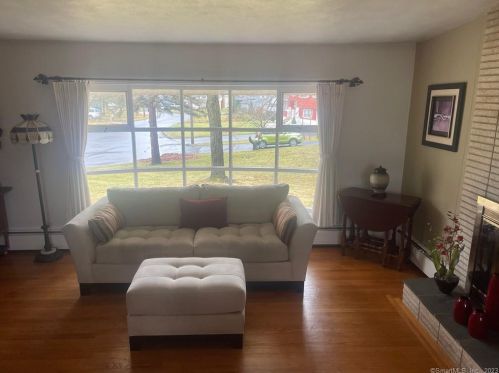 29 Jonathan Cir, Windsor, CT 06095-3248