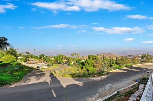 20196 Westpoint Dr, Riverside CA  92507-6660 exterior