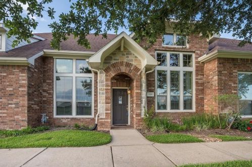 3306 Spring Landing Ln, Pearland, TX 77584-1814
