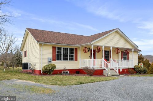 368 Magnolia Pl, Springfield, WV 26763-5238
