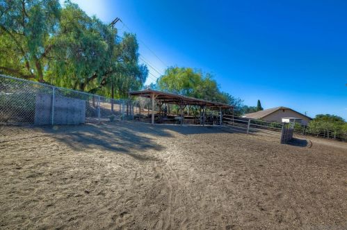 616 Estrelita Dr, Vista CA  92084-7926 exterior