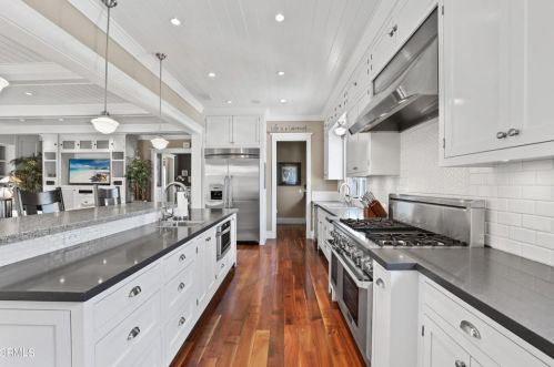 1746 Main St, Huntington Beach CA  92648-2723 exterior