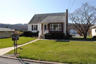 830 Lynnwood St, Allentown PA  18103-5249 exterior