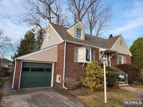 297 Berkshire Ave, N Milford, NJ 07646-2501