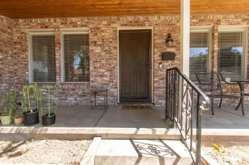 705 Fairmont Ave, Modesto, CA 95350-6040