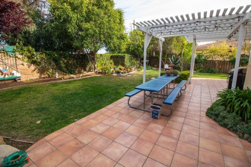 44 Touran Ln, Santa Barbara, CA 93117-8001