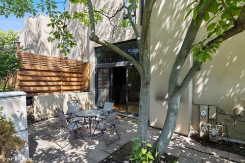 5 Oak Tree Ct, Elmhurst IL  60126-5231 exterior
