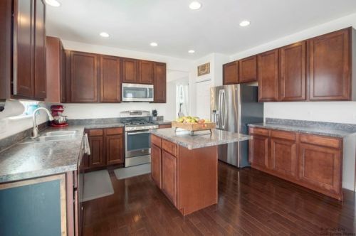 1550 Bristol Dr, Pingree Grove IL  60140-9038 exterior