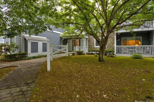 202 Windgate Cir, Upper Stepney CT  06468-2827 exterior