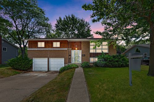 427 Williams Dr, Palatine, IL 60074-4143