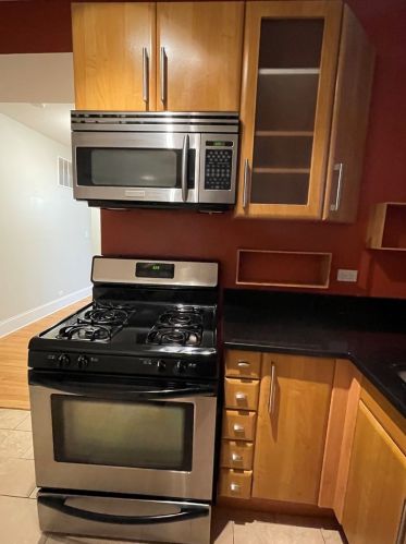 7007 Washtenaw Ave, Chicago, IL 60645-3238