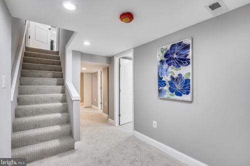 11810 Valleywood Dr, Silver Spring MD 20902-2233 exterior