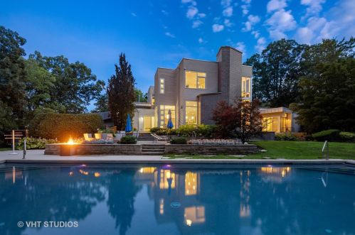 11300 79th St, Willowbrook IL  60527-5107 exterior