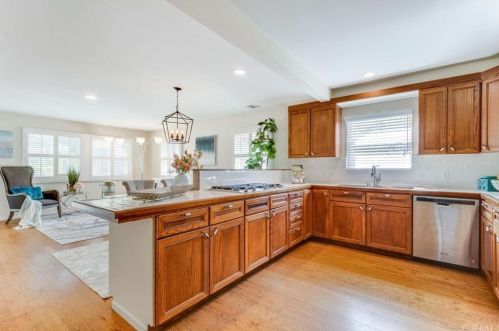 2911 Sycamore Ave, Glendale CA 91201-1154 exterior