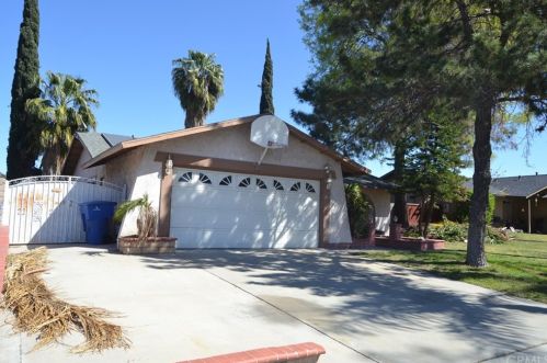 2981 Summerfield Ln, Riverside, CA 92503-5906