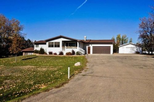 7400 58th Ave, Minot, ND 58703-8412