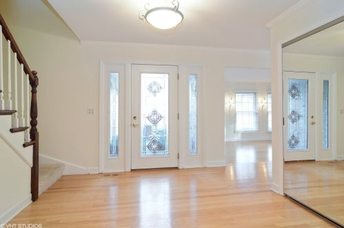 1110 Plum Tree Ln, Palatine, IL 60067-7012