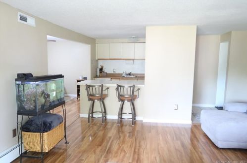 26 Trolley Crossing Ln, Middletown, CT 06457-5840