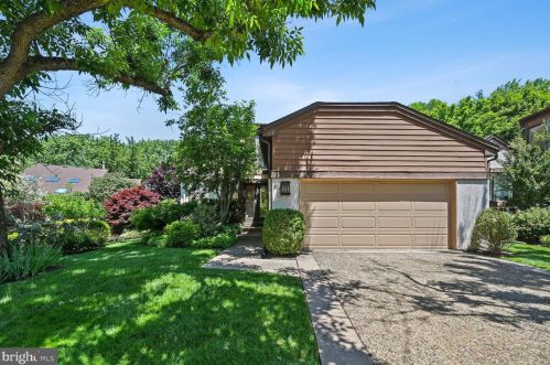 204 Sayre Dr, Princeton, NJ 08540-5844
