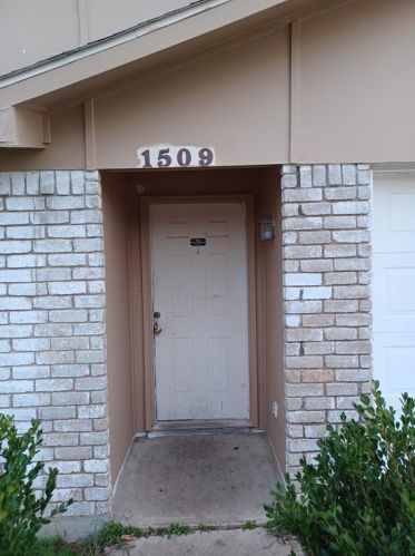 1509 Steinburg Ln, Fort Worth TX  76134-3307 exterior
