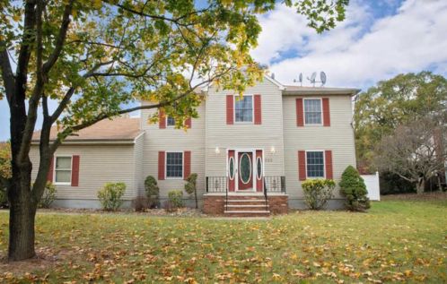 222 Harmony Rd, Middletown, NJ 07748-1744