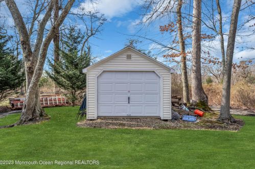 284 Friendship Rd, Wall Township NJ  07731-1970 exterior