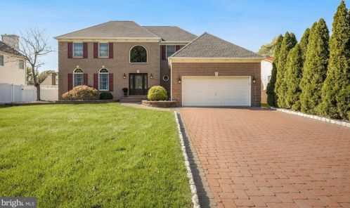253 Manor Blvd, Trenton, NJ 08620-1755