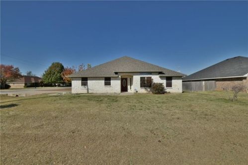 600 Parker Ln, Granbury, TX 76048-6292