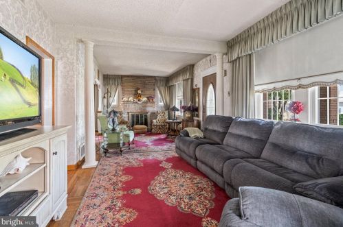 6729 Jackson St, Philadelphia PA  19135-2210 exterior