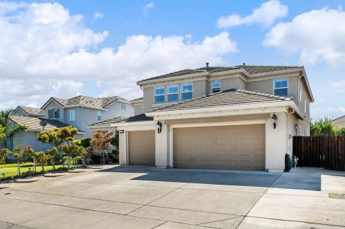 472 Poelstra Ct, Ripon, CA 95366-9459
