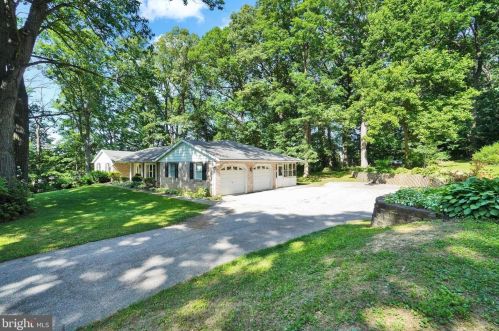 805 Dietz Rd, York, PA 17402-7828