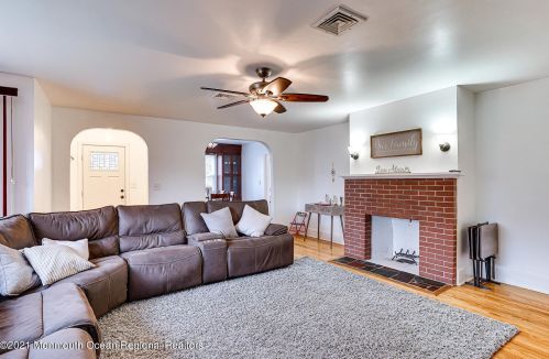 240 Wall St, Tinton Falls NJ 07724-2419 exterior