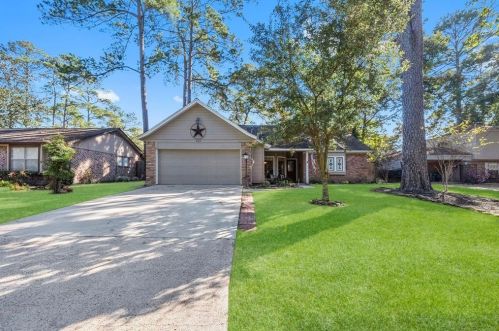 206 Deep Dl Ln, Conroe TX  77304-7208 exterior