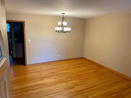 173 Village Ct, Des Plaines, IL 60016-2167