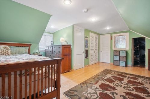 9 Crestmont Rd, Town Center NJ  07052-1601 exterior