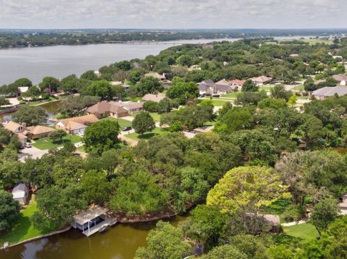 410 Granada Calle Ct, Granbury TX 76049-1476 exterior