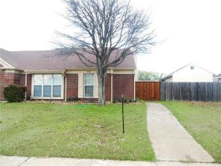 2406 Country Hollow Ln, Garland TX  75040-4039 exterior