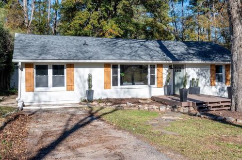 1976 Dering Cir, Atlanta GA  30345-1612 exterior