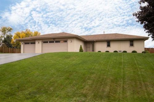 6719 Nestlewood Dr, The Ledges, IL 61073-8399