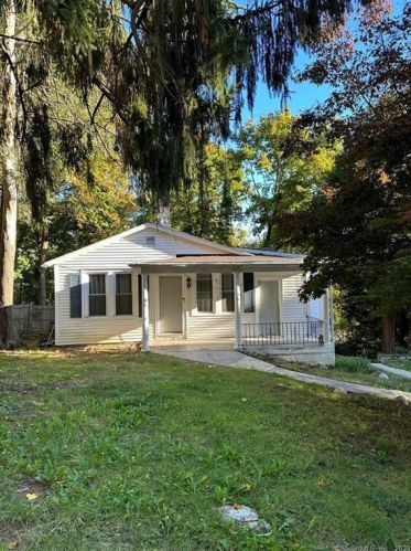 44 Fairfax St, Waterbury, CT 06704-2338