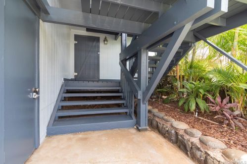 1345 Kaeleku St, Honolulu HI  96825-3003 exterior