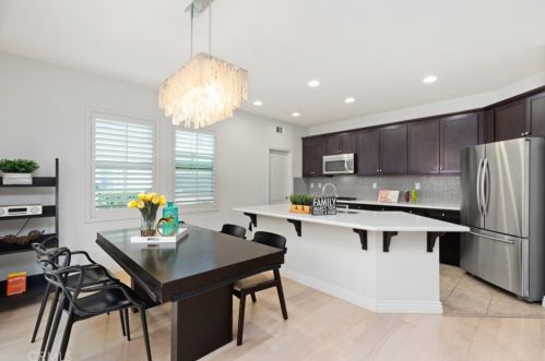 38 Latitude, Irvine CA  92618-8821 exterior