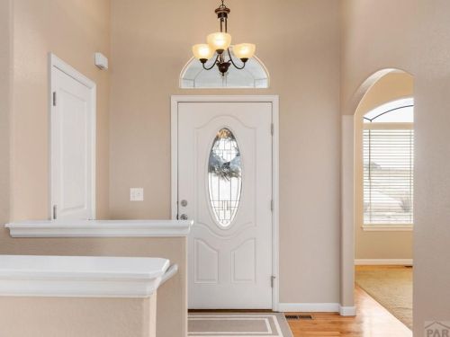 1181 Ivanhoe Dr, Pueblo, CO 81007-1122